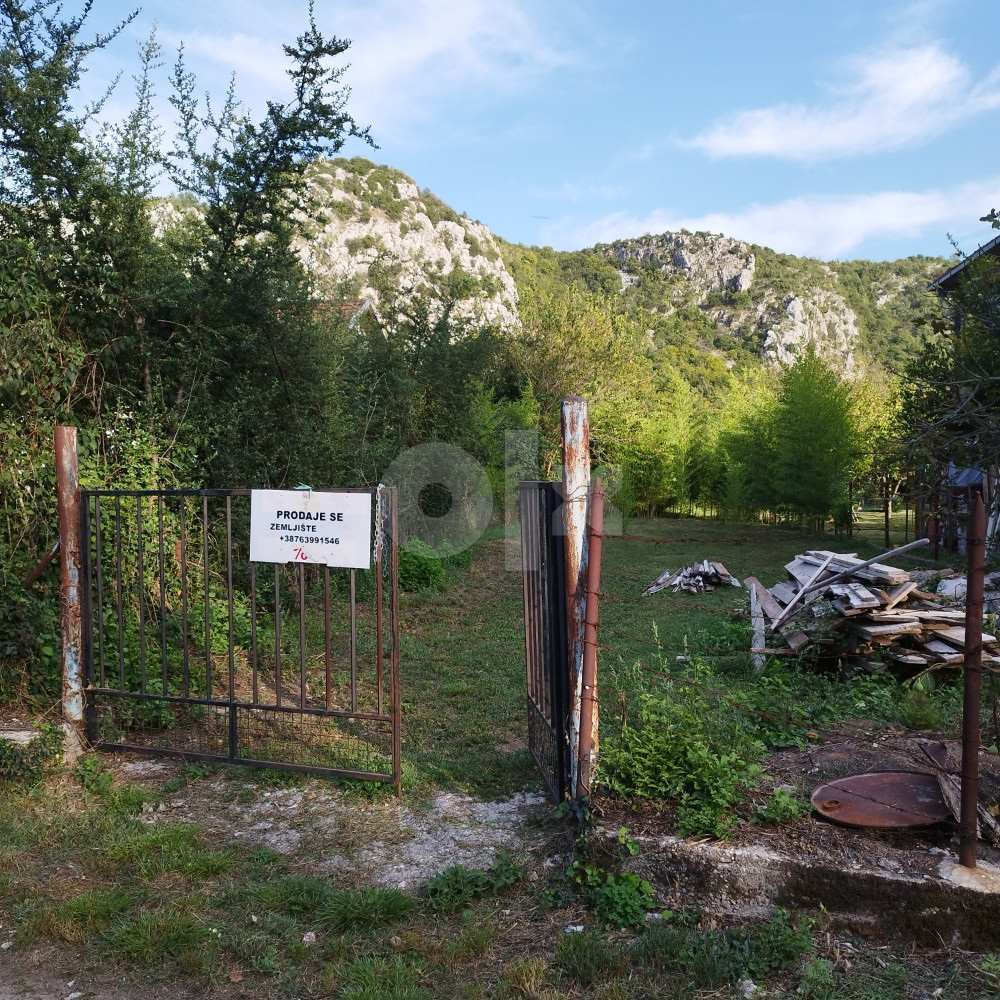 Počitelj zemljište uz Neretvu  1800m2 2