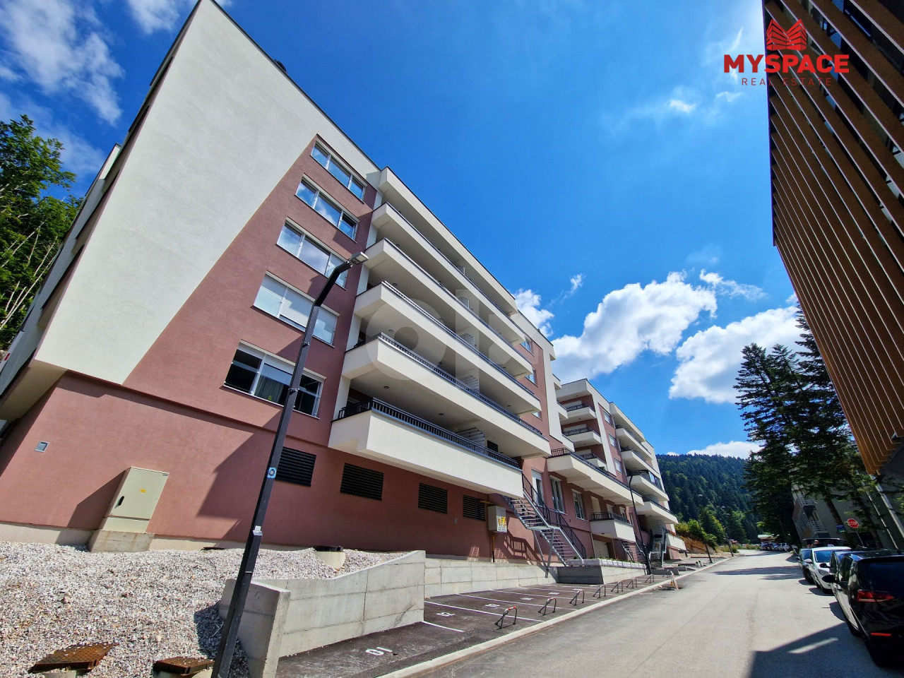 MY SPACE/ Apartman sa garazom/ Bjelasnica/ NOVOGRADNJA/ 42 m2 2