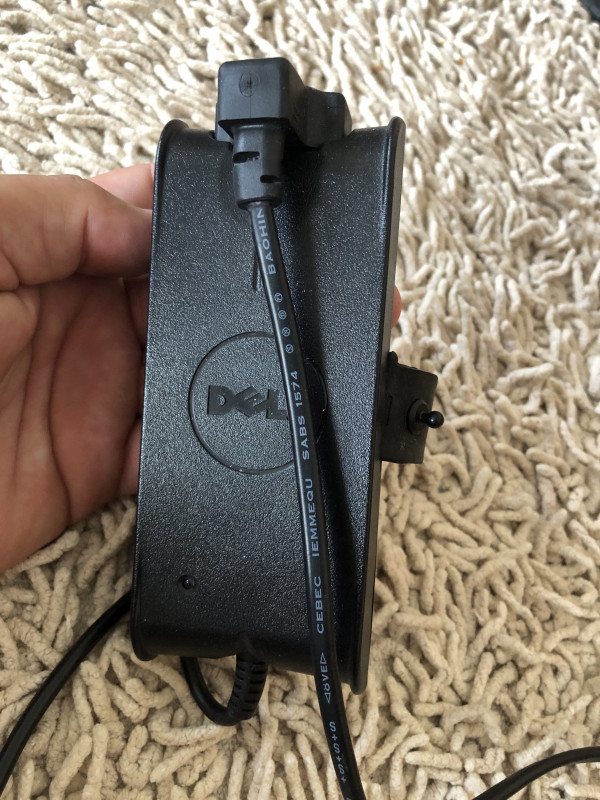 Punjac laptop DELL