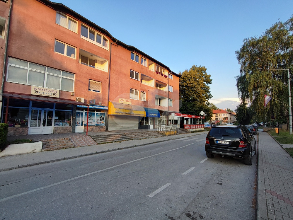 Prodajem/Iznajmljujem poslovno-stambeni prostor u centru Viteza 2