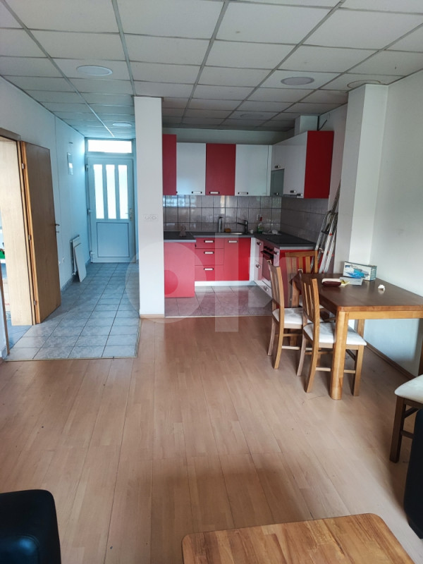 Prodajem/Iznajmljujem poslovno-stambeni prostor u centru Viteza 10