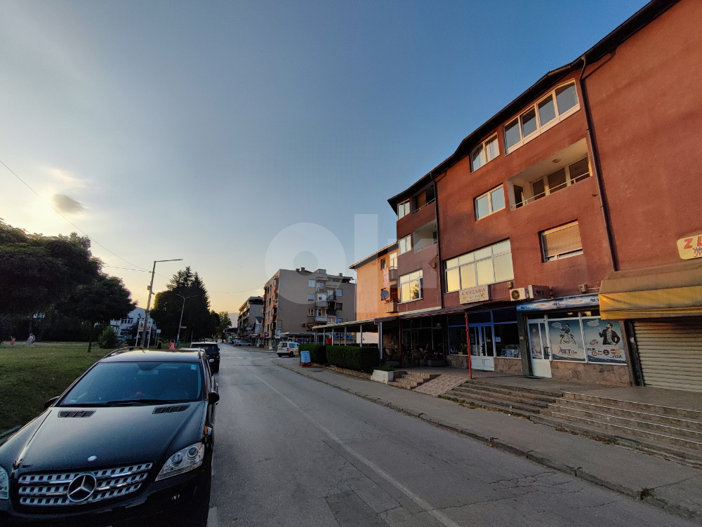 Prodajem/Iznajmljujem poslovno-stambeni prostor u centru Viteza 3
