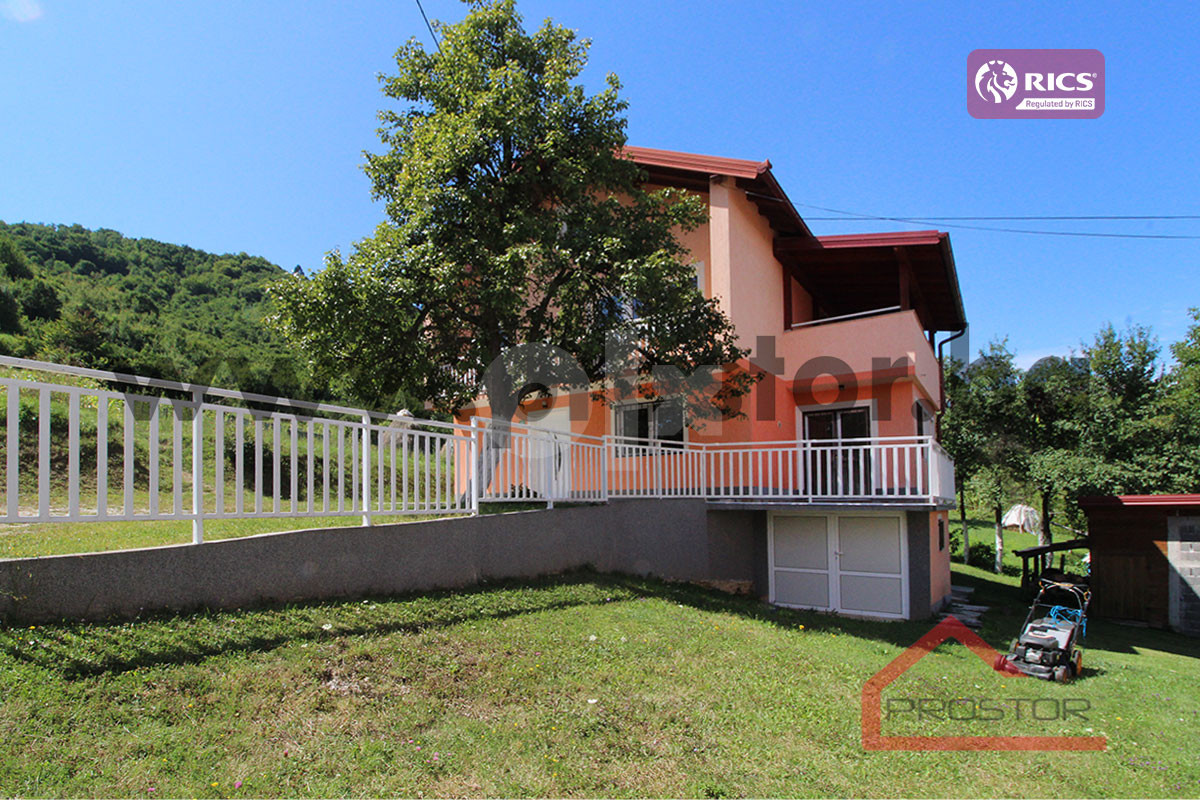 PROSTOR izdaje: Kuća (250m2) sa baštom, Vogošća