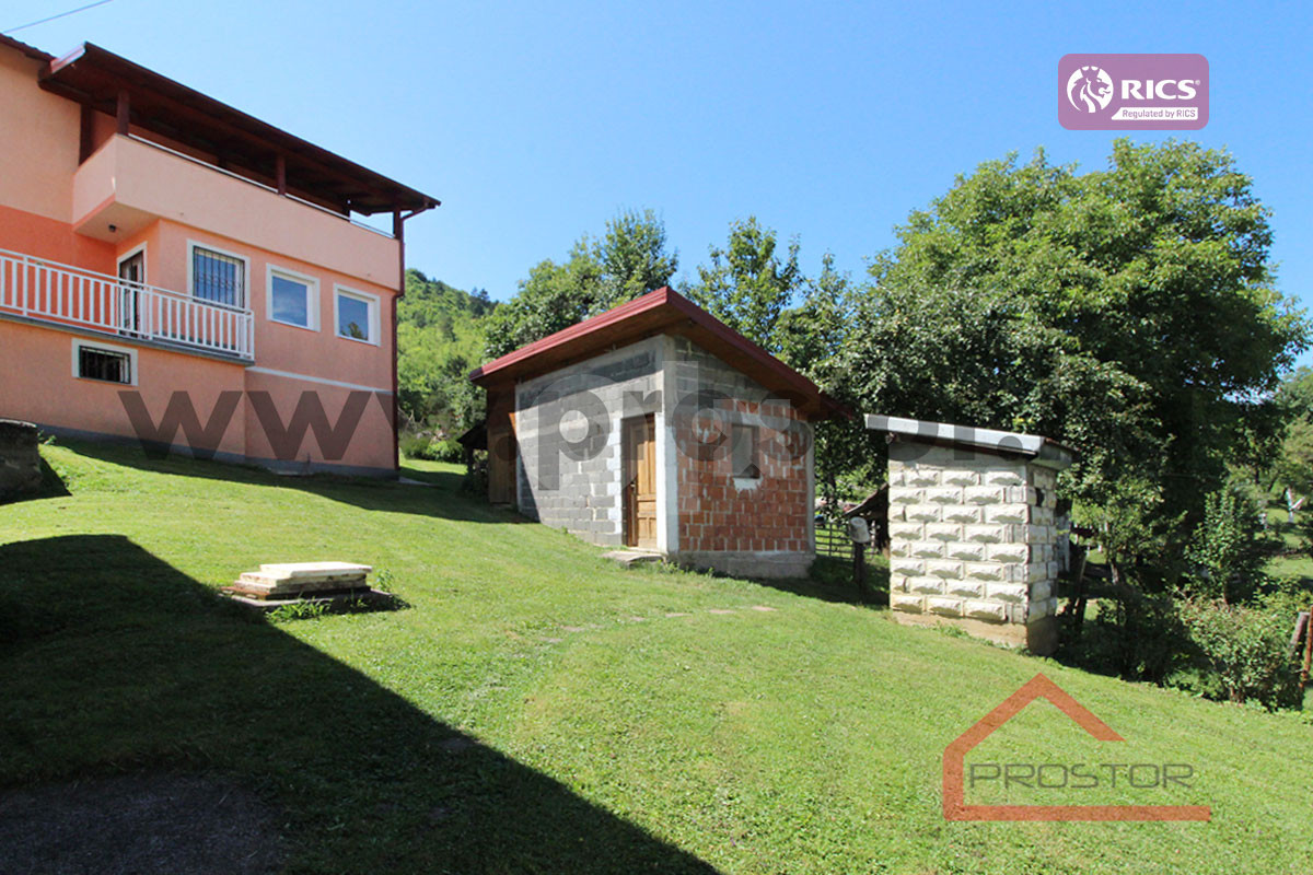 PROSTOR izdaje: Kuća (250m2) sa baštom, Vogošća 3