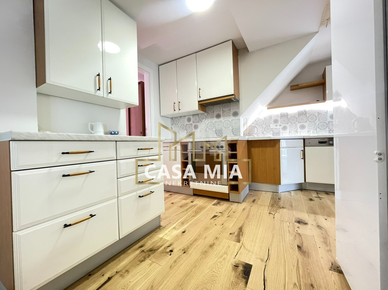 CASA MIA / Ttroiposoban stan 62m2 / Mejtaš / Centar 7