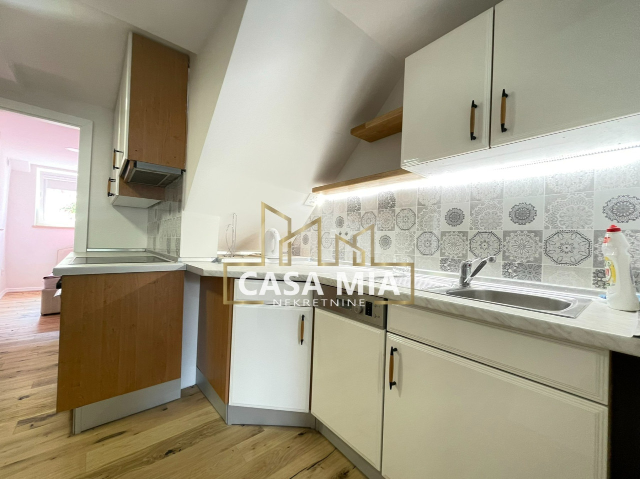 CASA MIA / Ttroiposoban stan 62m2 / Mejtaš / Centar 9
