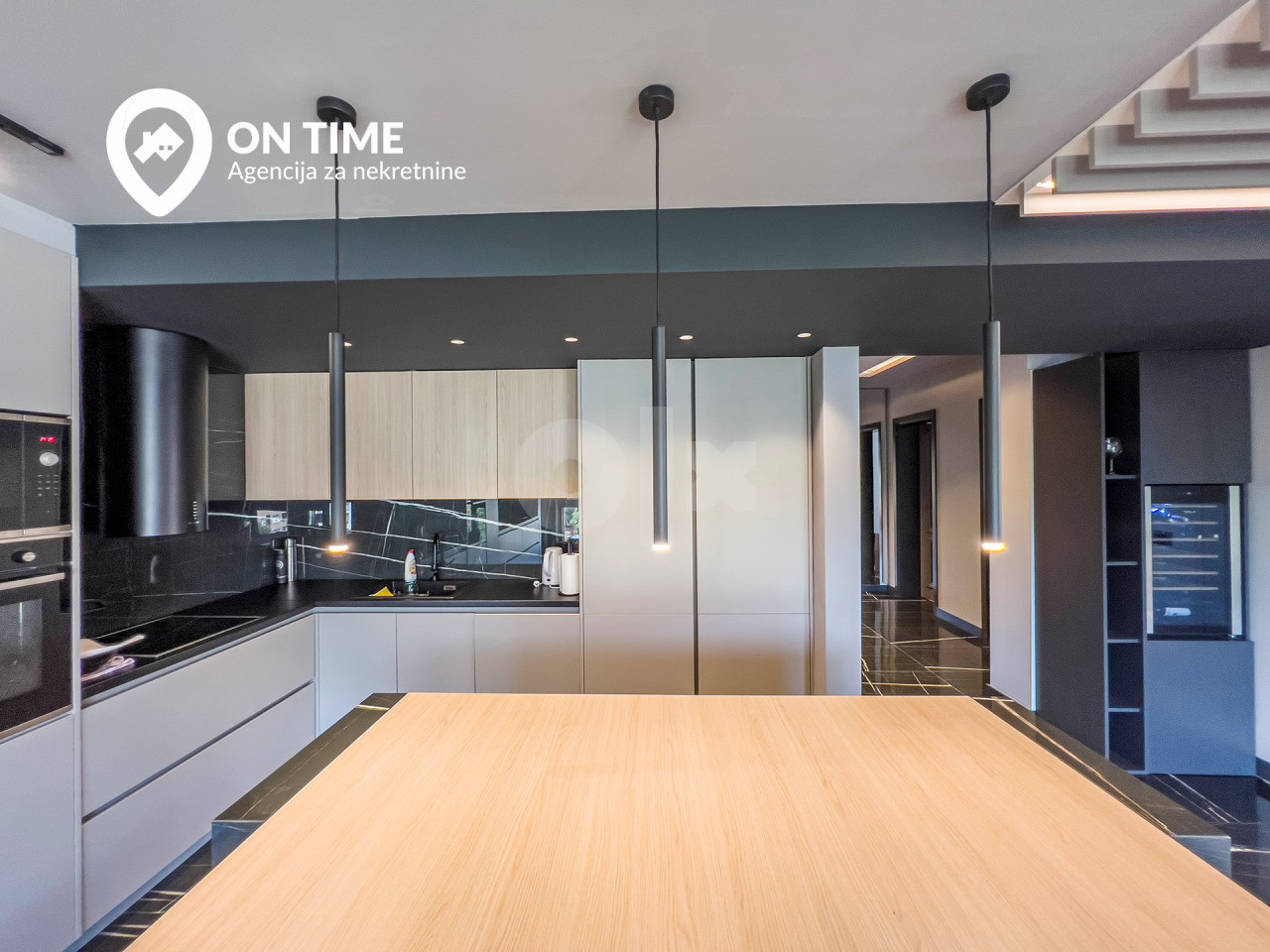 Četverosoban stan / Buća Potok / 120m2 / GARAŽA