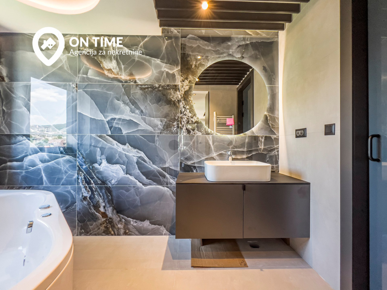 Četverosoban stan / Buća Potok / 120m2 / GARAŽA