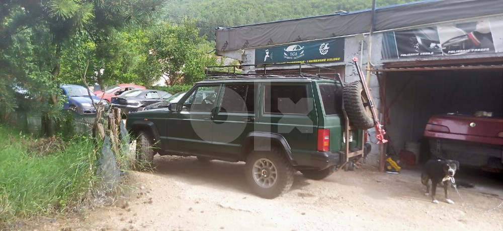 Jeep Cherokee
