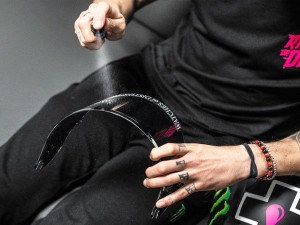 Čistač kaciga vizira i brila MUC-OFF