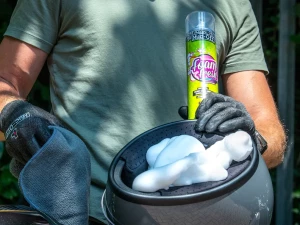 Pjena za čišćenje kacige i moto opreme MUC-OFF Foam Fresh