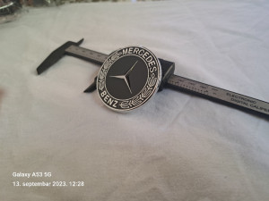 Znak za haubu mercedes cep nisan crni