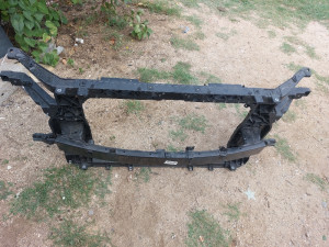 Vezni lim prsa hyundai tucson 4 64101n7000