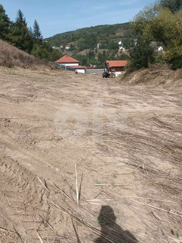 ZEMLJIŠTE ZENICA  11 duluma uz cestu 4