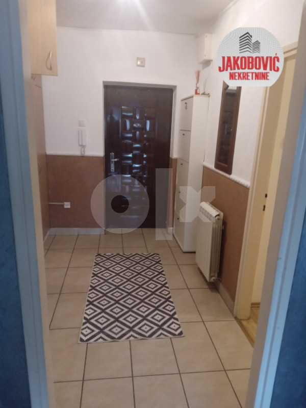 Trosoban stan u EŠ naselju 7