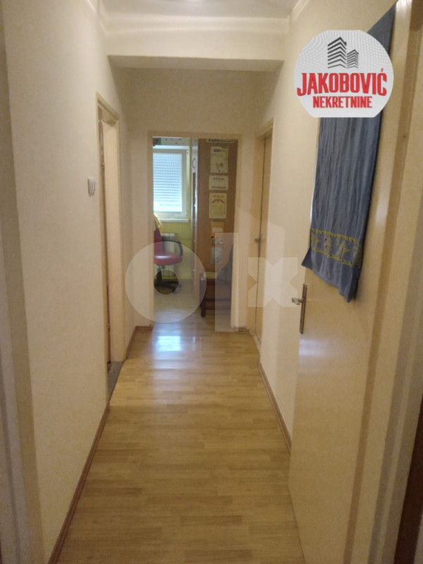 Trosoban stan u EŠ naselju 8