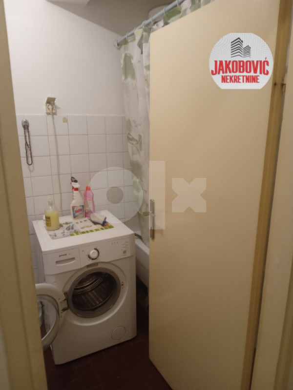 Trosoban stan u EŠ naselju 9