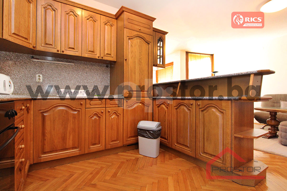 PROSTOR izdaje: Dvoetažni stan od 290m2, Grbavica 10