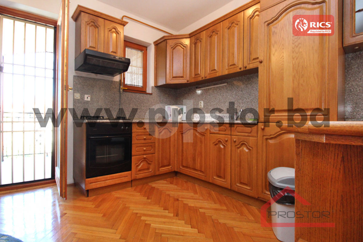 PROSTOR izdaje: Dvoetažni stan od 290m2, Grbavica 11