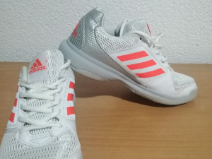 Adidas rukometne patike broj 38