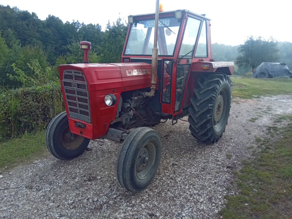 Traktor imt 560