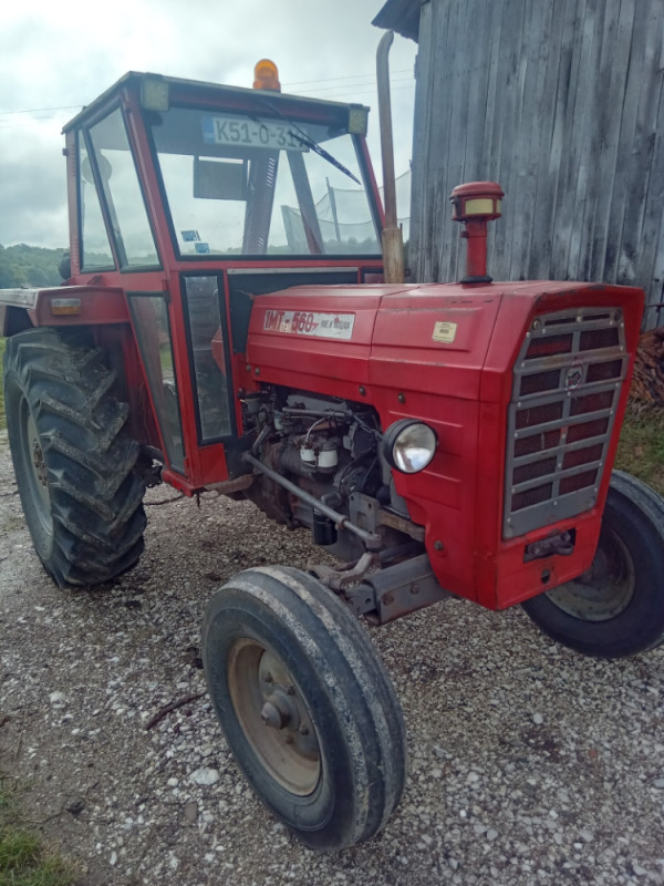 Traktor imt 560