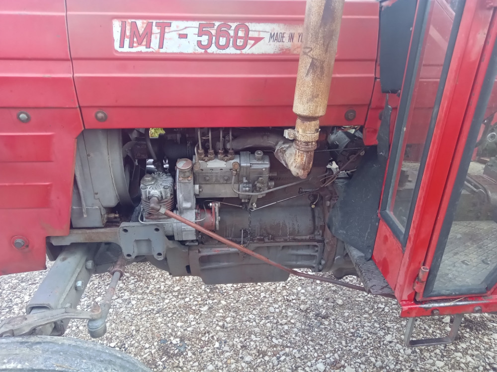 Traktor imt 560