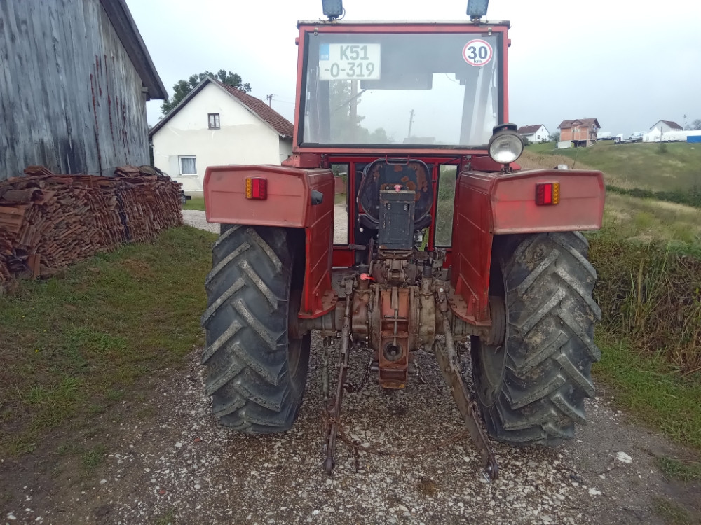 Traktor imt 560