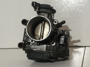 Klapna gasa VW Passat Audi A4 A6 1.6 1.8 058133063H