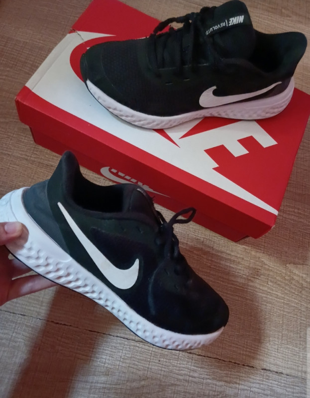 nike revolution zenske