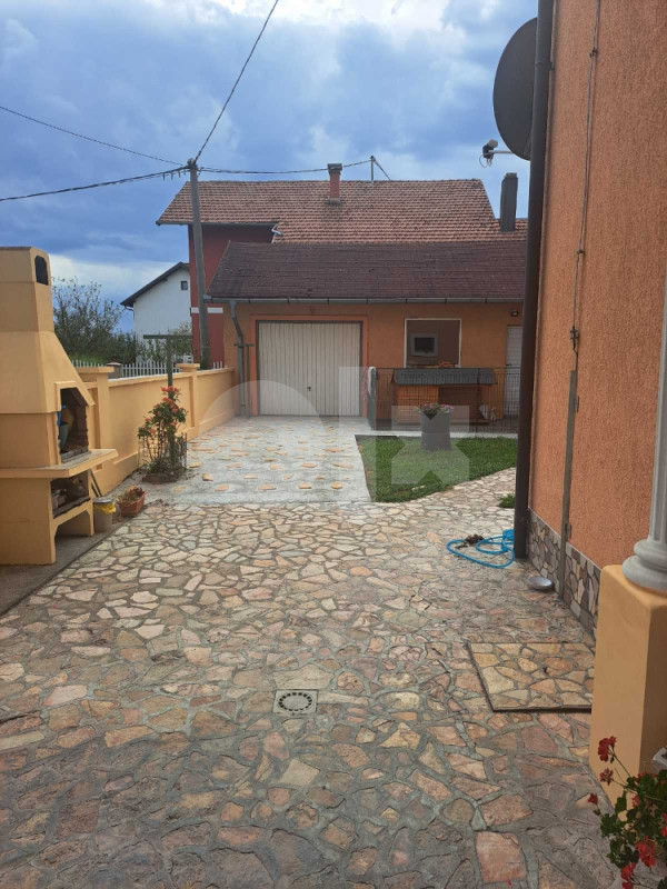 Stambeno poslovna zgrada 6