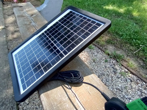 Solarni panel za akumulator,telefon,zvucnike