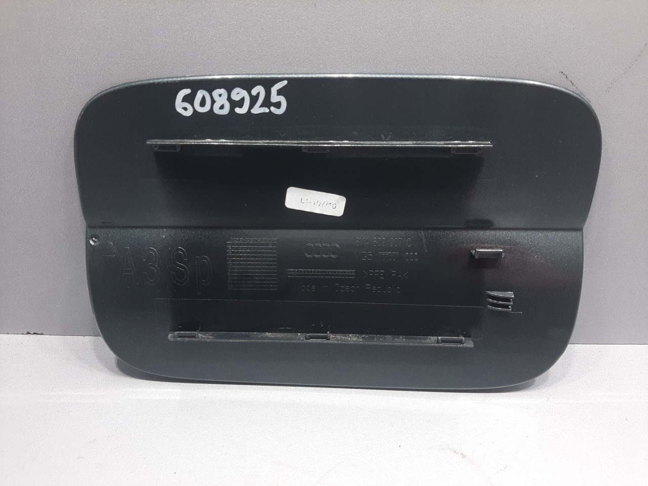 8V4809907C POKLOPAC REZERVOARA AUDI A3 (8V1/8VA) >