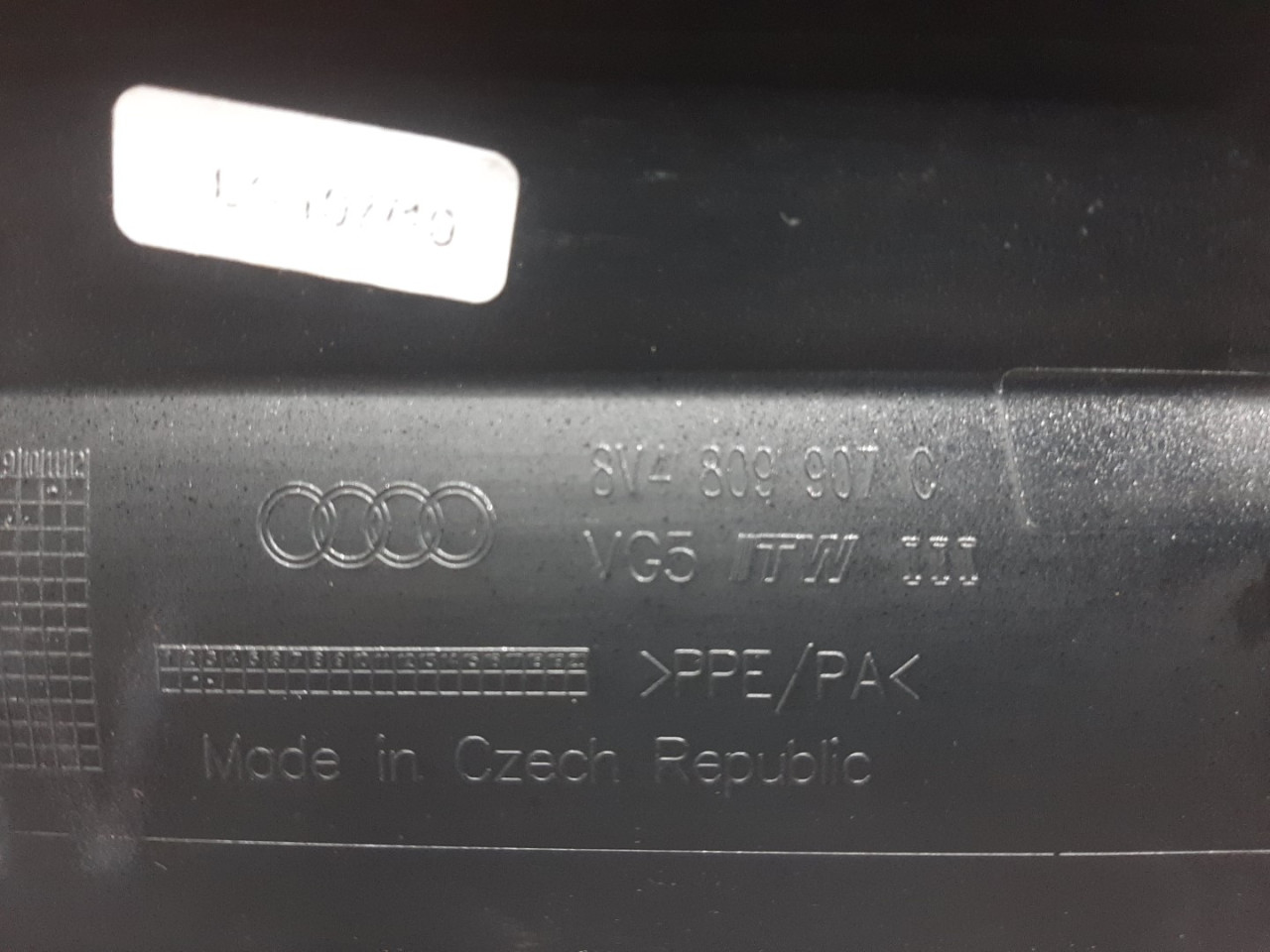 8V4809907C POKLOPAC REZERVOARA AUDI A3 (8V1/8VA) >