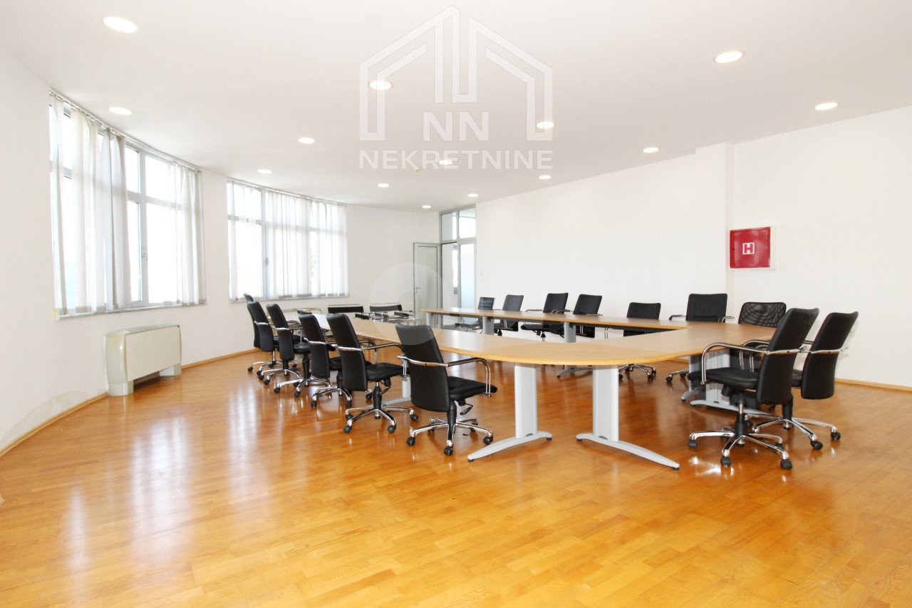 NN Nekretnine: Poslovni prostor 650m2 - Rajlovac 6