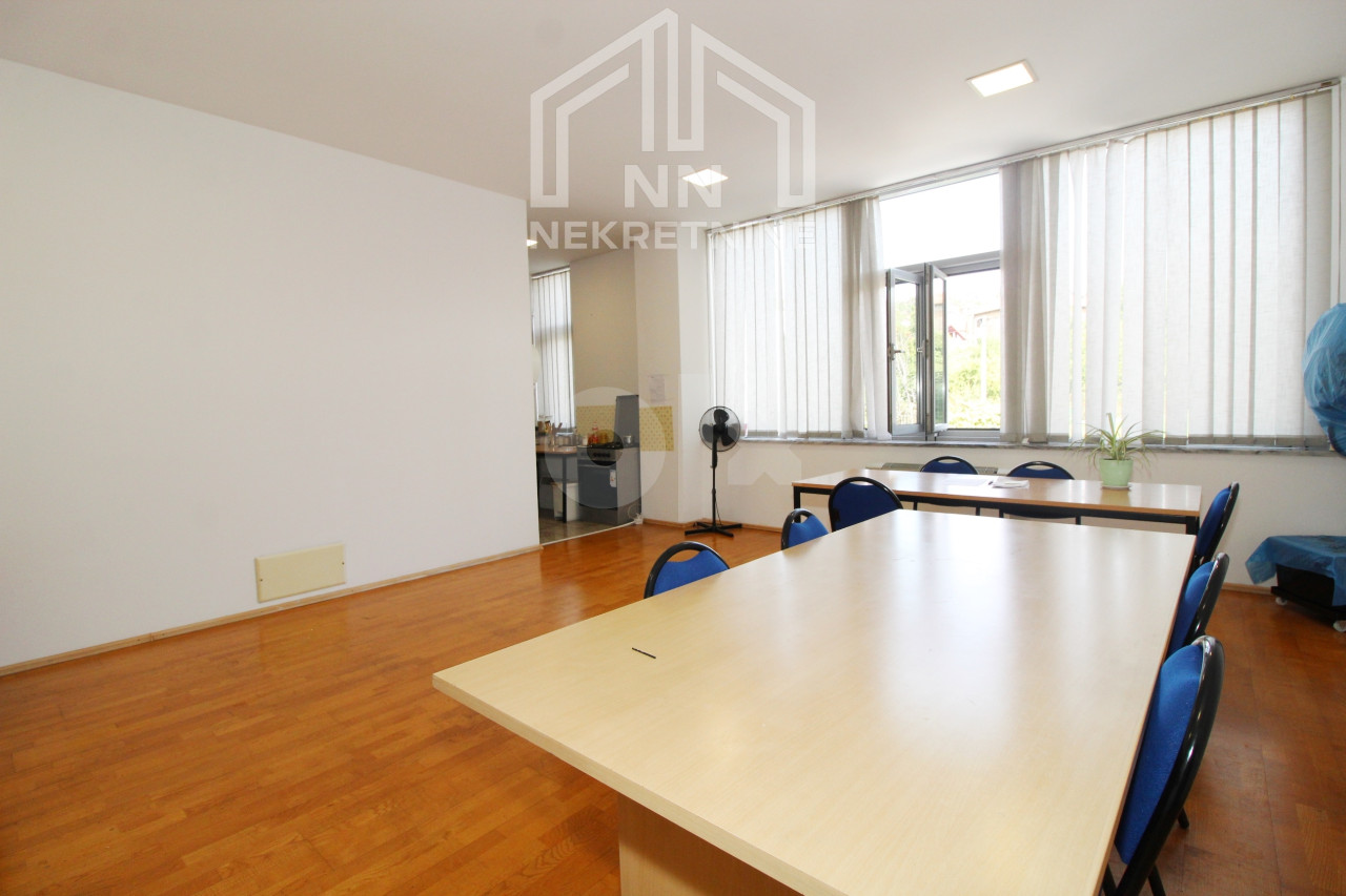 NN Nekretnine: Poslovni prostor 650m2 - Rajlovac 10