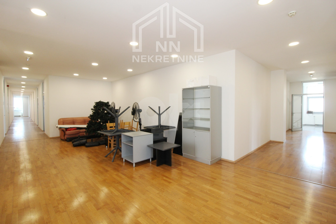 NN Nekretnine: Poslovni prostor 650m2 - Rajlovac 15