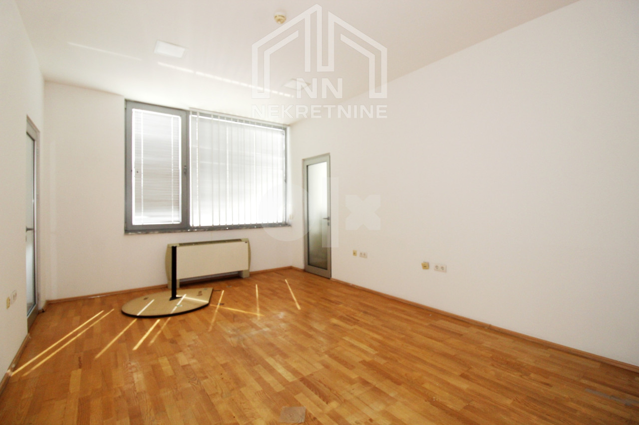 NN Nekretnine: Poslovni prostor 650m2 - Rajlovac 16