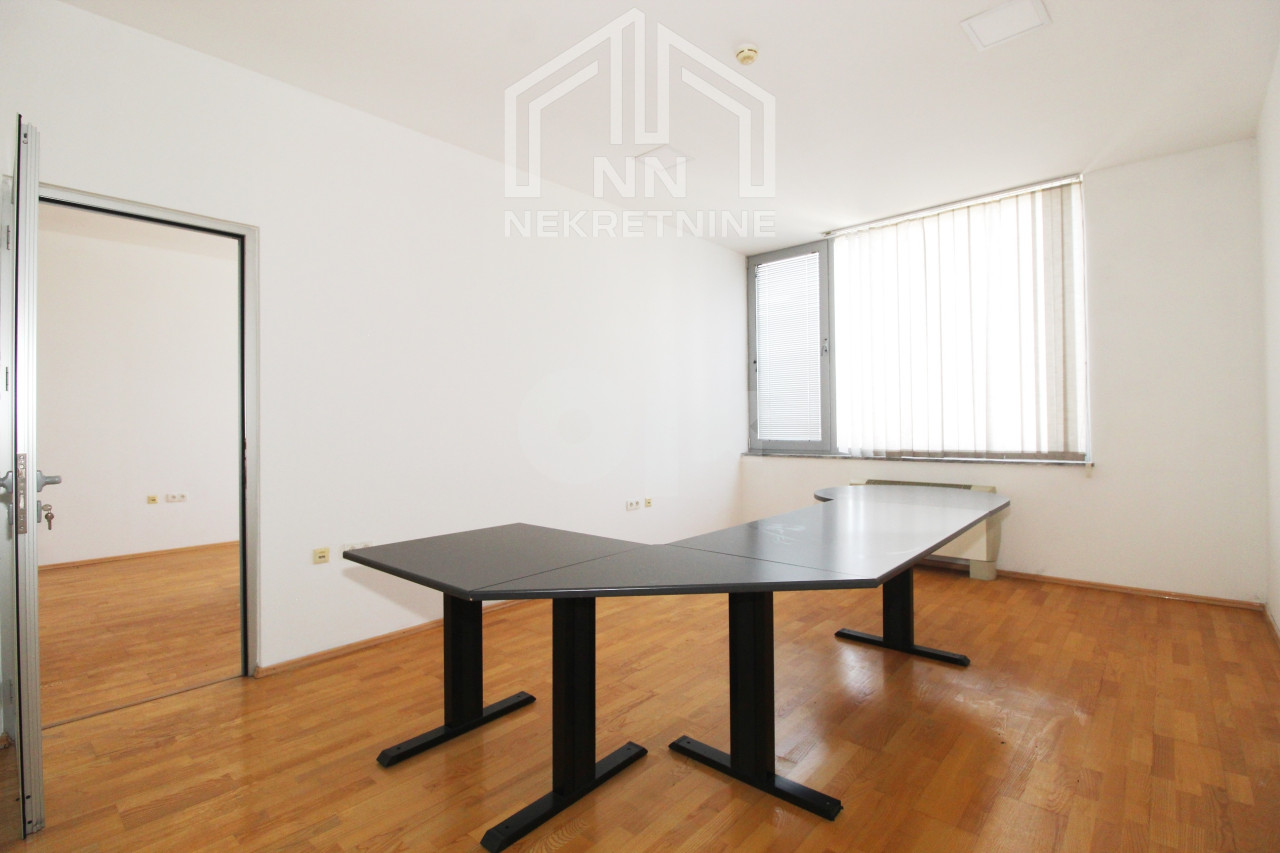 NN Nekretnine: Poslovni prostor 650m2 - Rajlovac 18