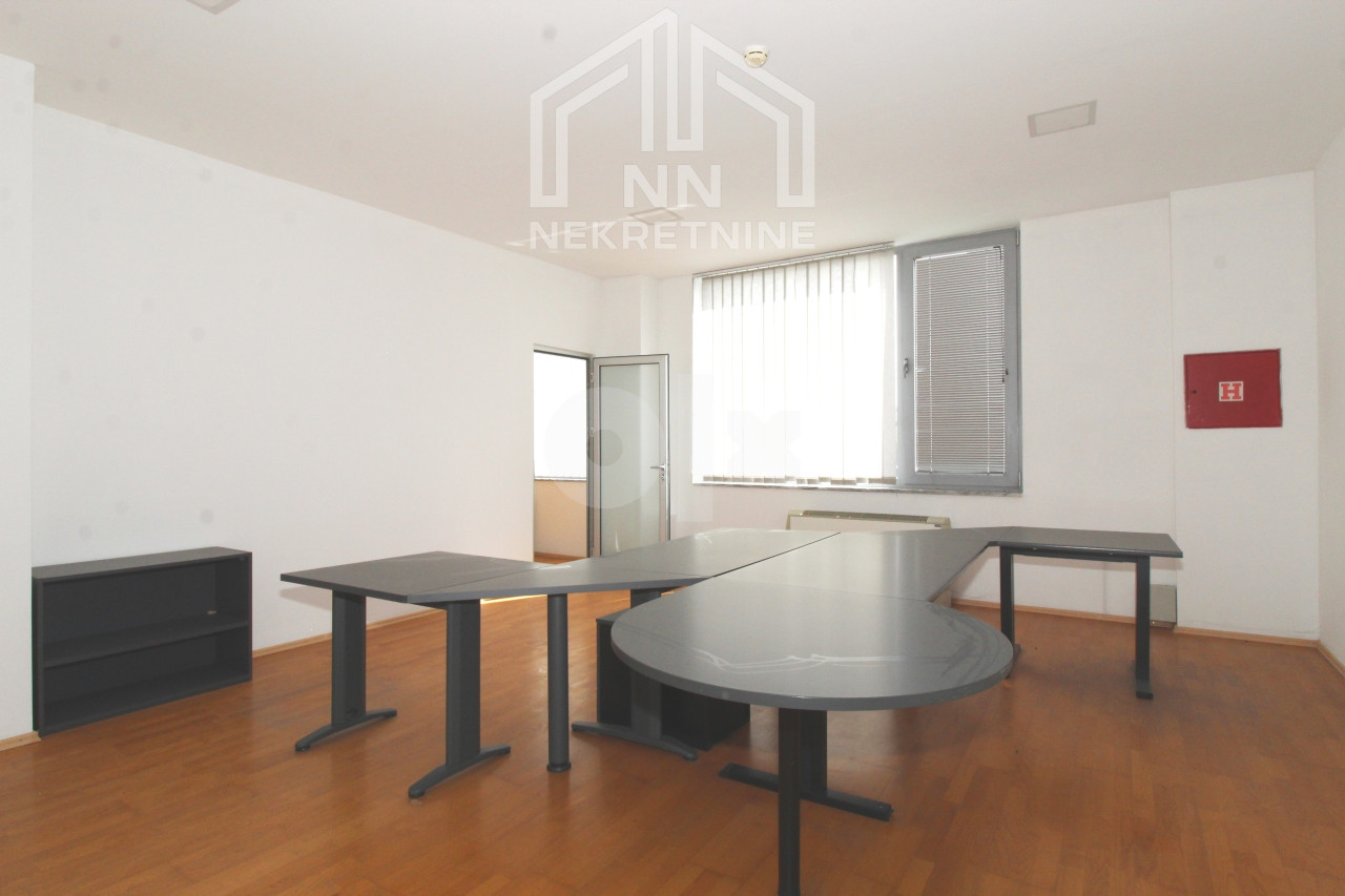 NN Nekretnine: Poslovni prostor 650m2 - Rajlovac 20