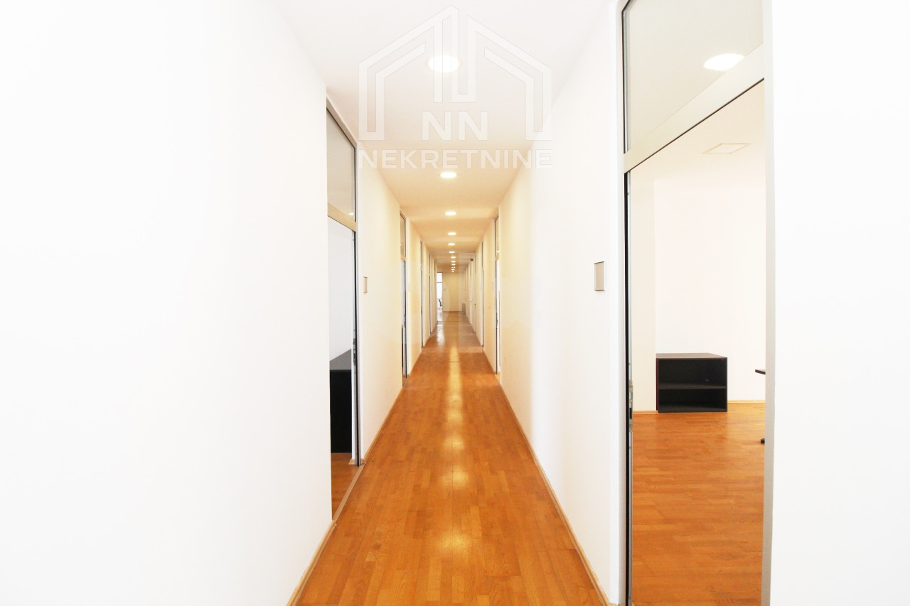 NN Nekretnine: Poslovni prostor 650m2 - Rajlovac 22