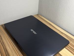 Laptop asus Vivobook 17 i3-6006U 4/120GB SSD