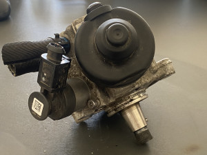 PUMPA GORIVA VW AUDI ŠKODA 04L130755D AVA 21251