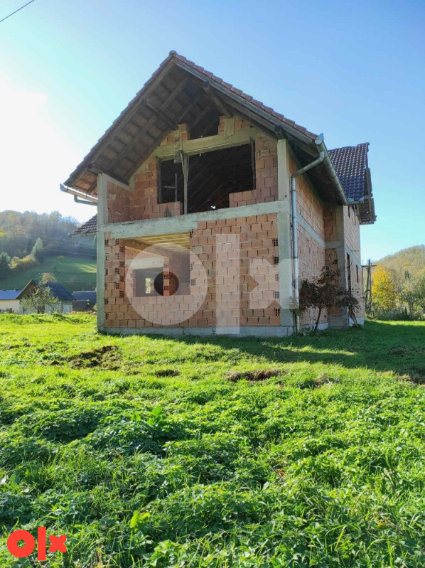 Zemljište Pale/Podgrab 1732m2 + objekat