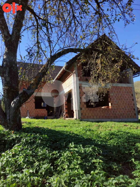 Zemljište Pale/Podgrab 1732m2 + objekat 2