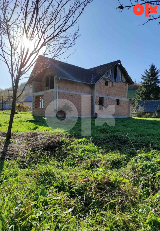 Zemljište Pale/Podgrab 1732m2 + objekat 3