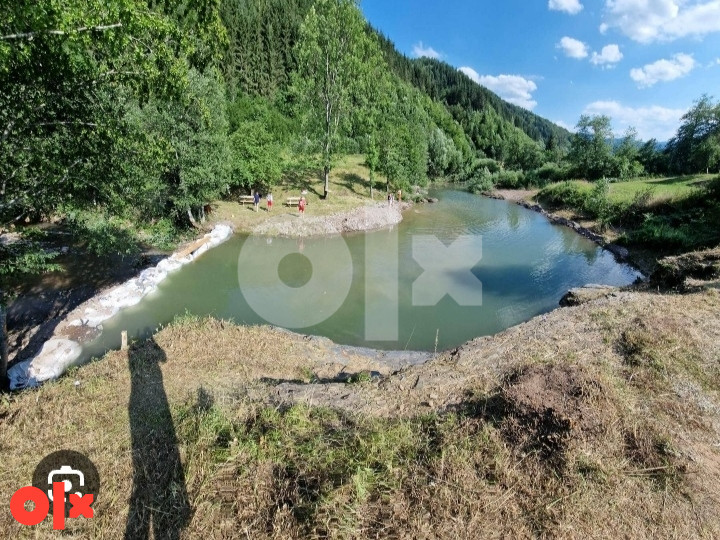 Zemljište Pale/Podgrab 1732m2 + objekat 7