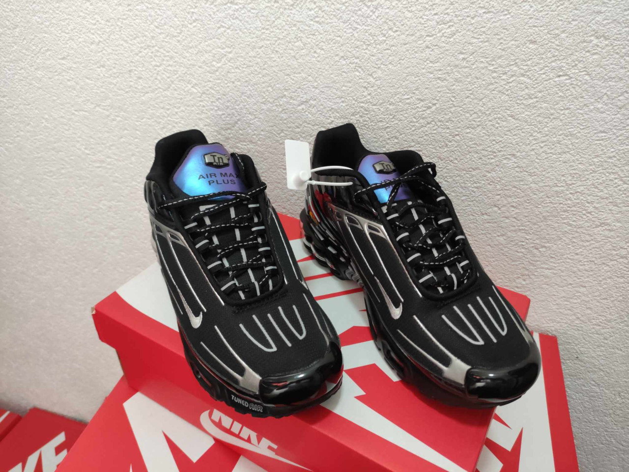 tn 3 black iridescent