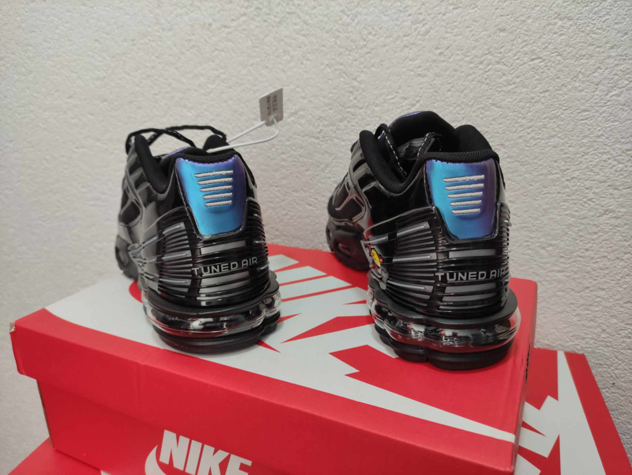 tn 3 black iridescent