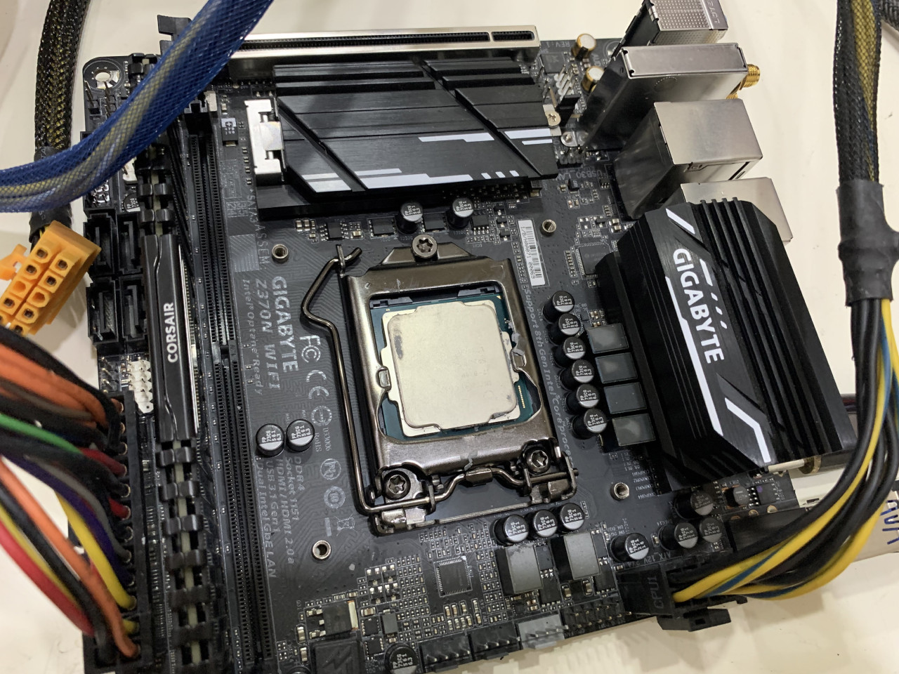 maticna Gigabyte Z370N WiFI Gejming + i5-8400 8 generacija